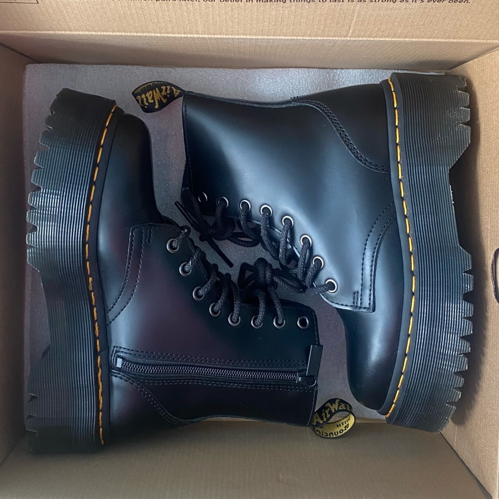 Brand new Dr. Martens boots. Unisex women size 5 / men size 4
